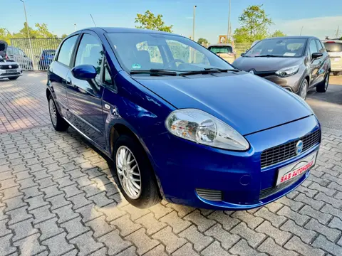 Fiat Grande Punto 1.2 8V Dynamic, Blau, auf dem Hof von S.A.S Automobile