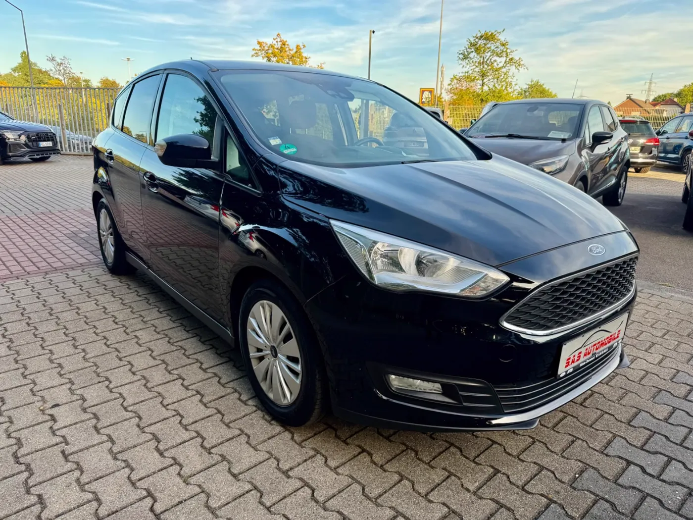 Ford C-Max C-MAX Cool & Connect, Schwarz, auf dem Hof von S.A.S Automobile