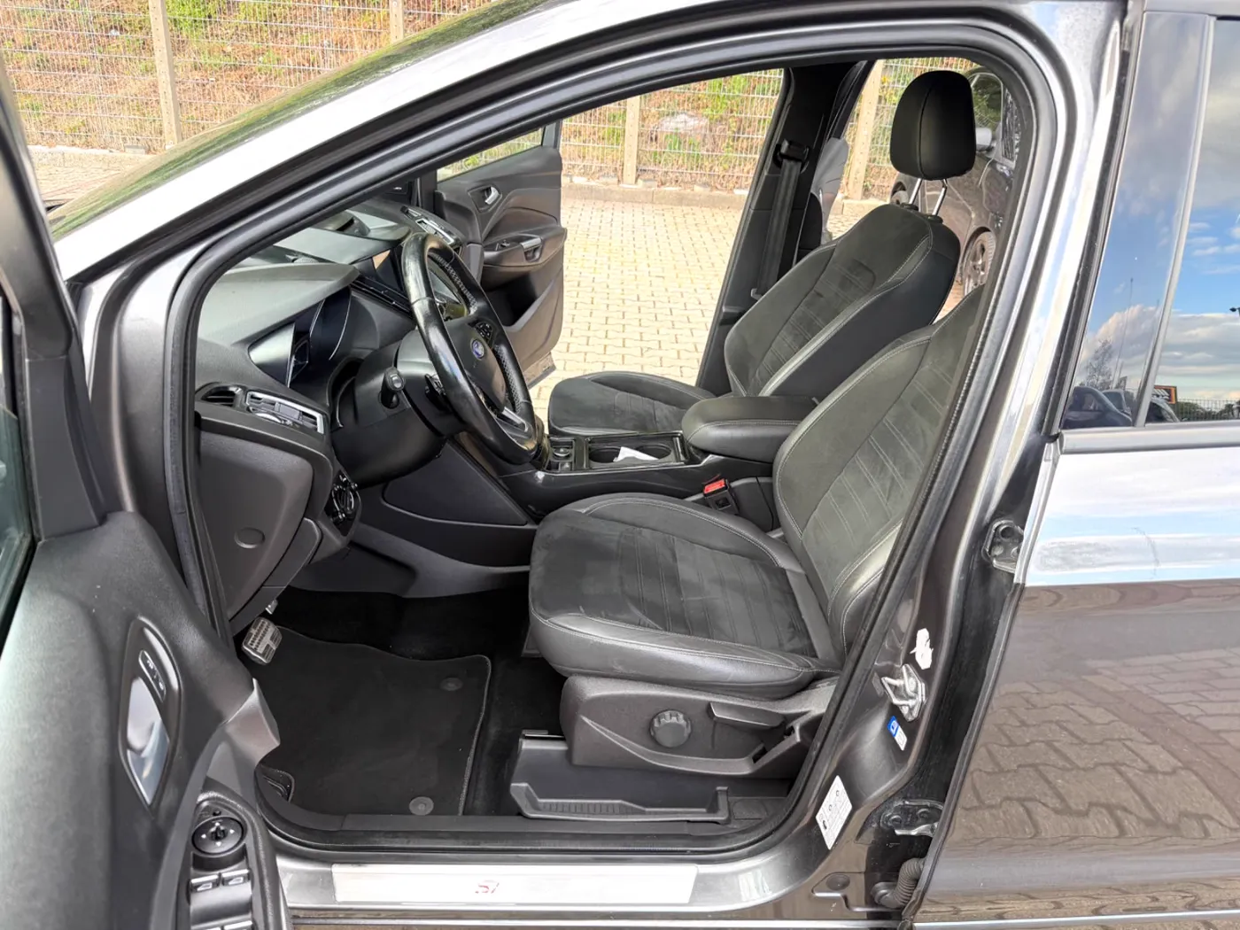 Ford Kuga — Ansicht 3