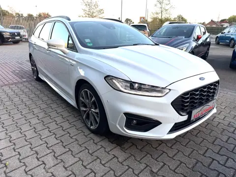 Ford Mondeo Turnier ST-Line, Weiß, auf dem Hof von S.A.S Automobile