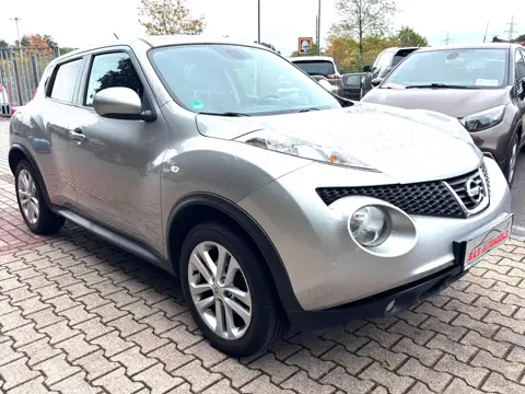 Nissan Juke Tekna, Silber, auf dem Hof von S.A.S Automobile