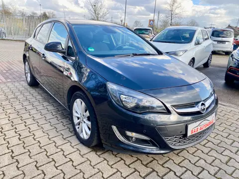 Opel Astra J Lim. 5-trg. Active, Schwarz, auf dem Hof von S.A.S Automobile