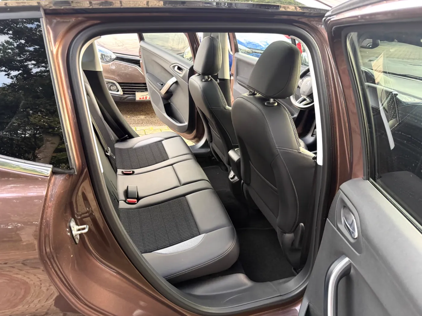 Peugeot 2008 — Ansicht 4
