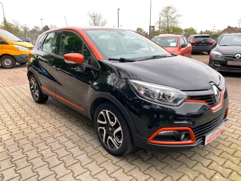 Renault Captur Dynamique, Schwarz, auf dem Hof von S.A.S Automobile