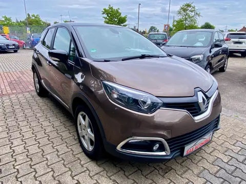 Renault Captur Dynamique, Braun, auf dem Hof von S.A.S Automobile