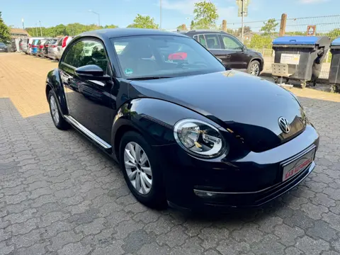 Volkswagen Beetle Design, Schwarz, auf dem Hof von S.A.S Automobile
